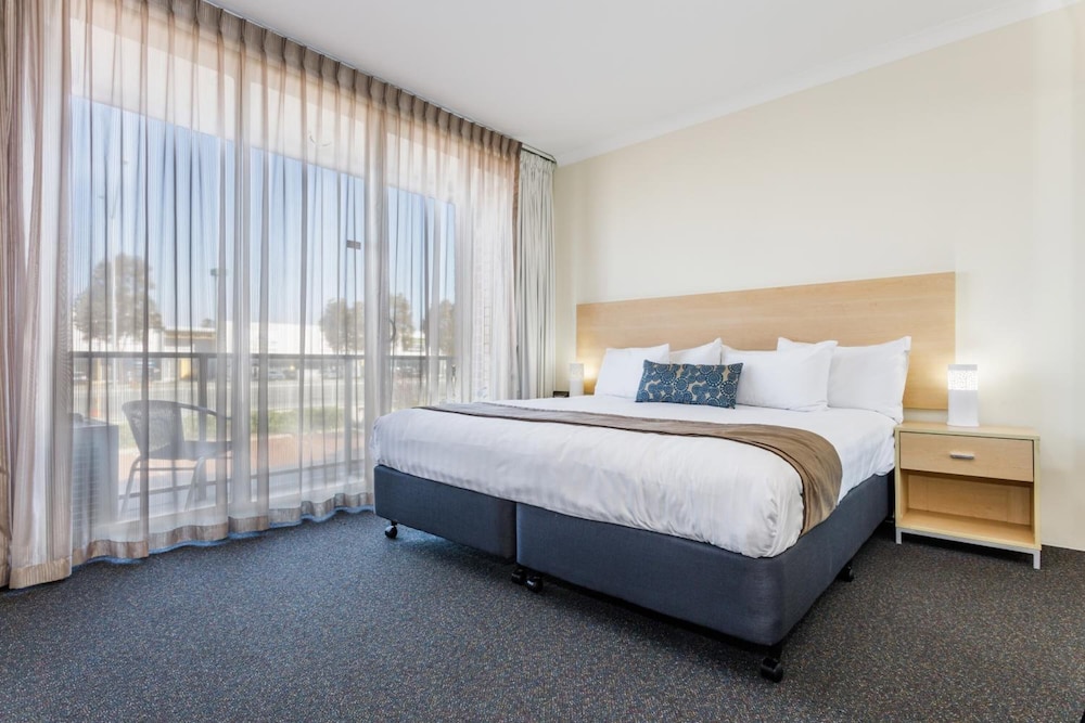 2 BEDROOMS, APARTMENT