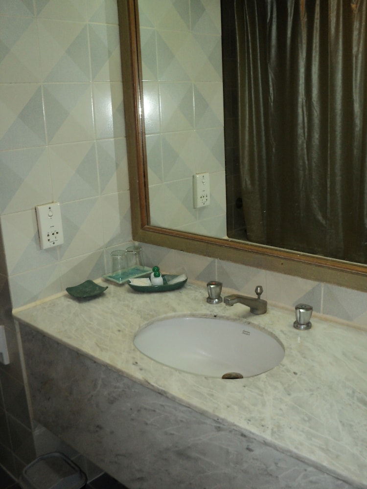 Diamond River Ping Petch Ngam Hotel 28/52