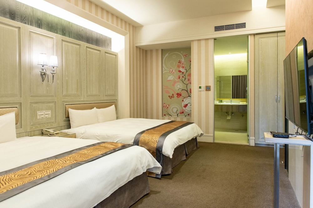 Renyi Lake Hotel 12/51