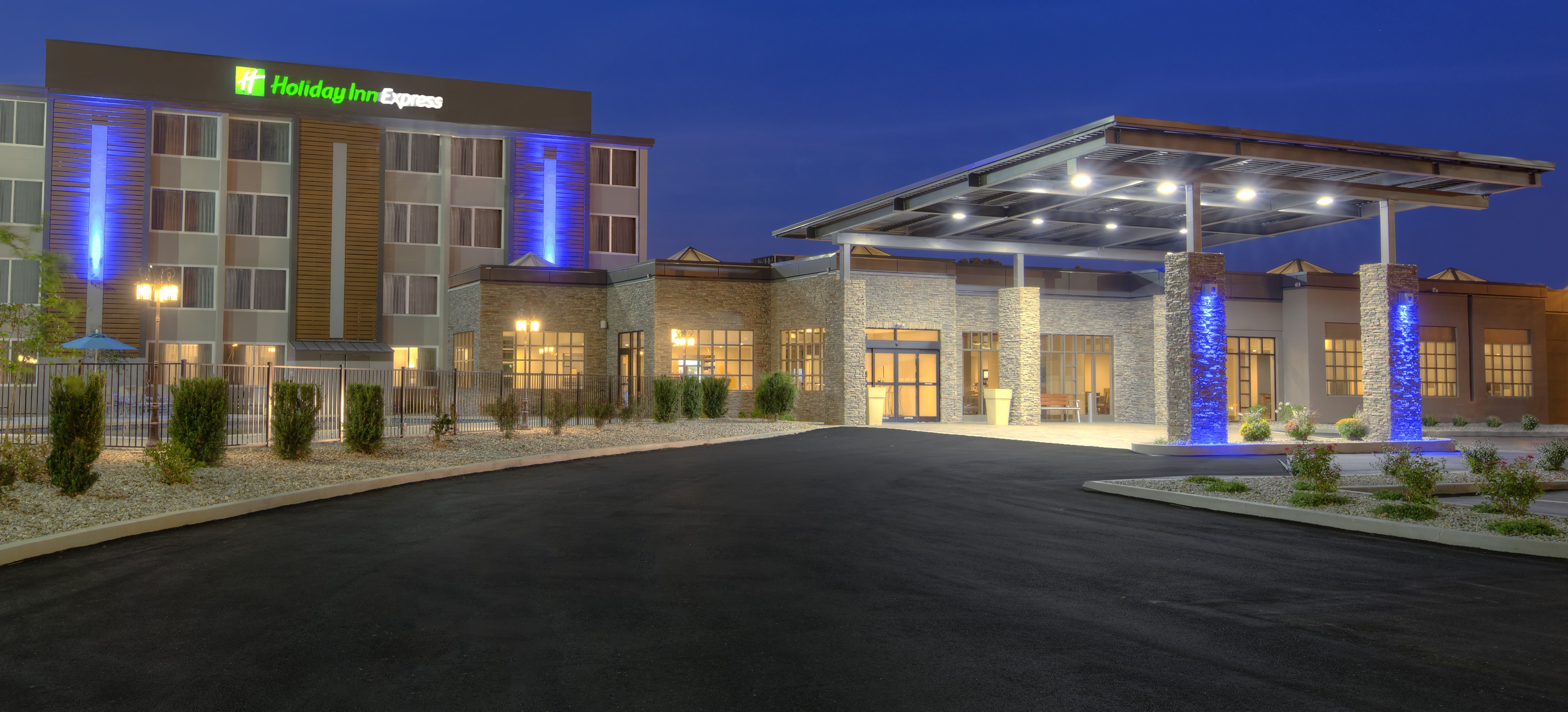 Holiday Inn Express Louisville Airport Expo Center 2/22