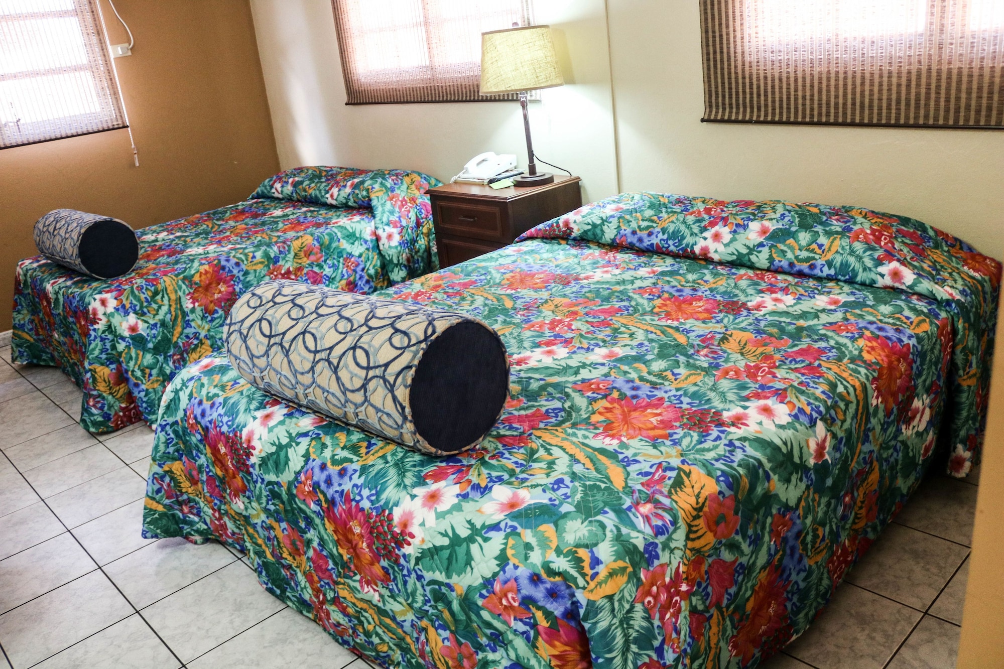 1 BEDROOM, APARTMENT, QUEEN BED