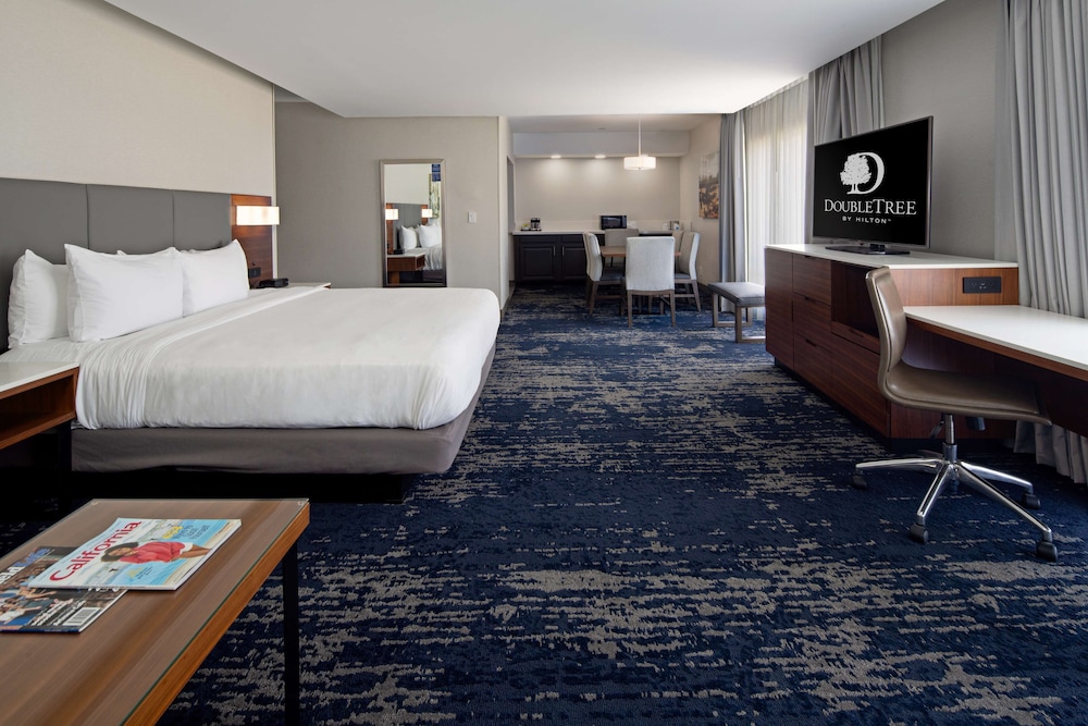 Doubletree Hotel Bakersfield 24/58