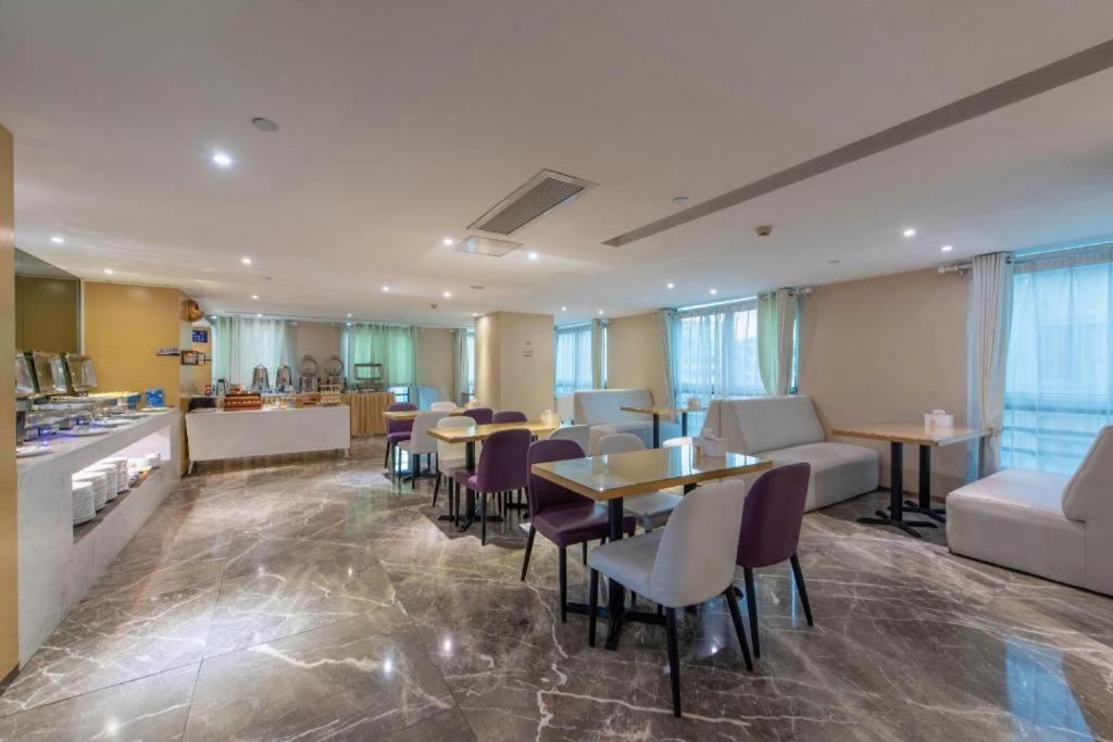 Lavande Hotel (Shenzhen North Railway Station, Gangtou Metro Station) 53/70