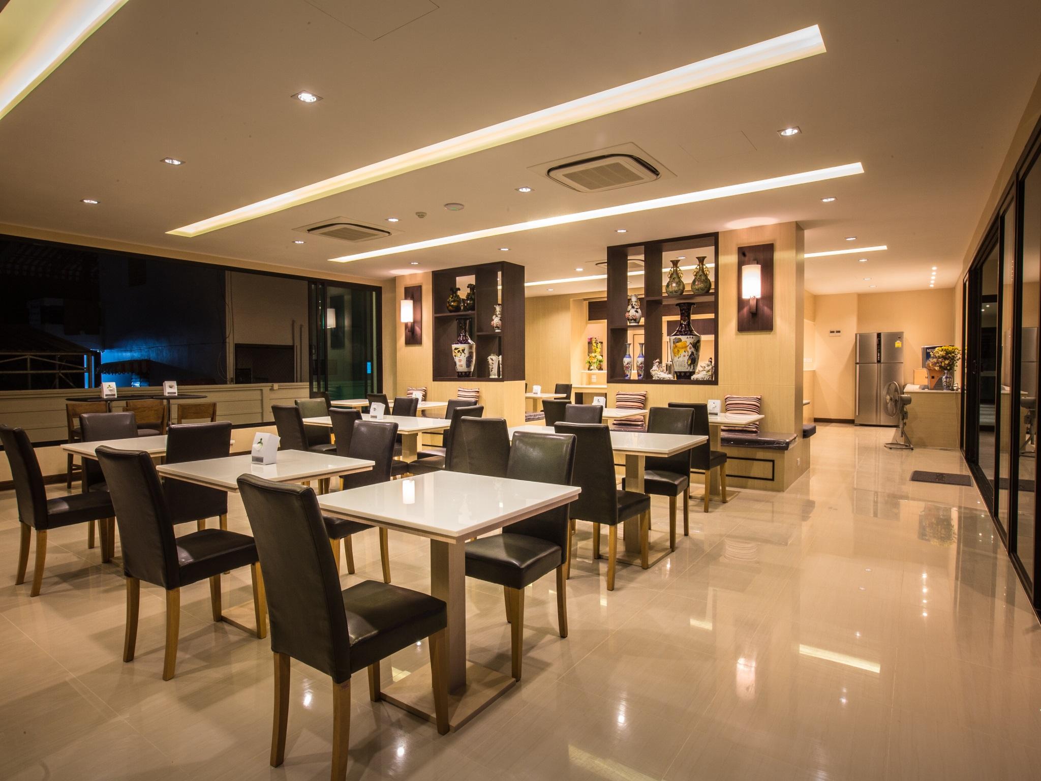 L Hotel 46/58