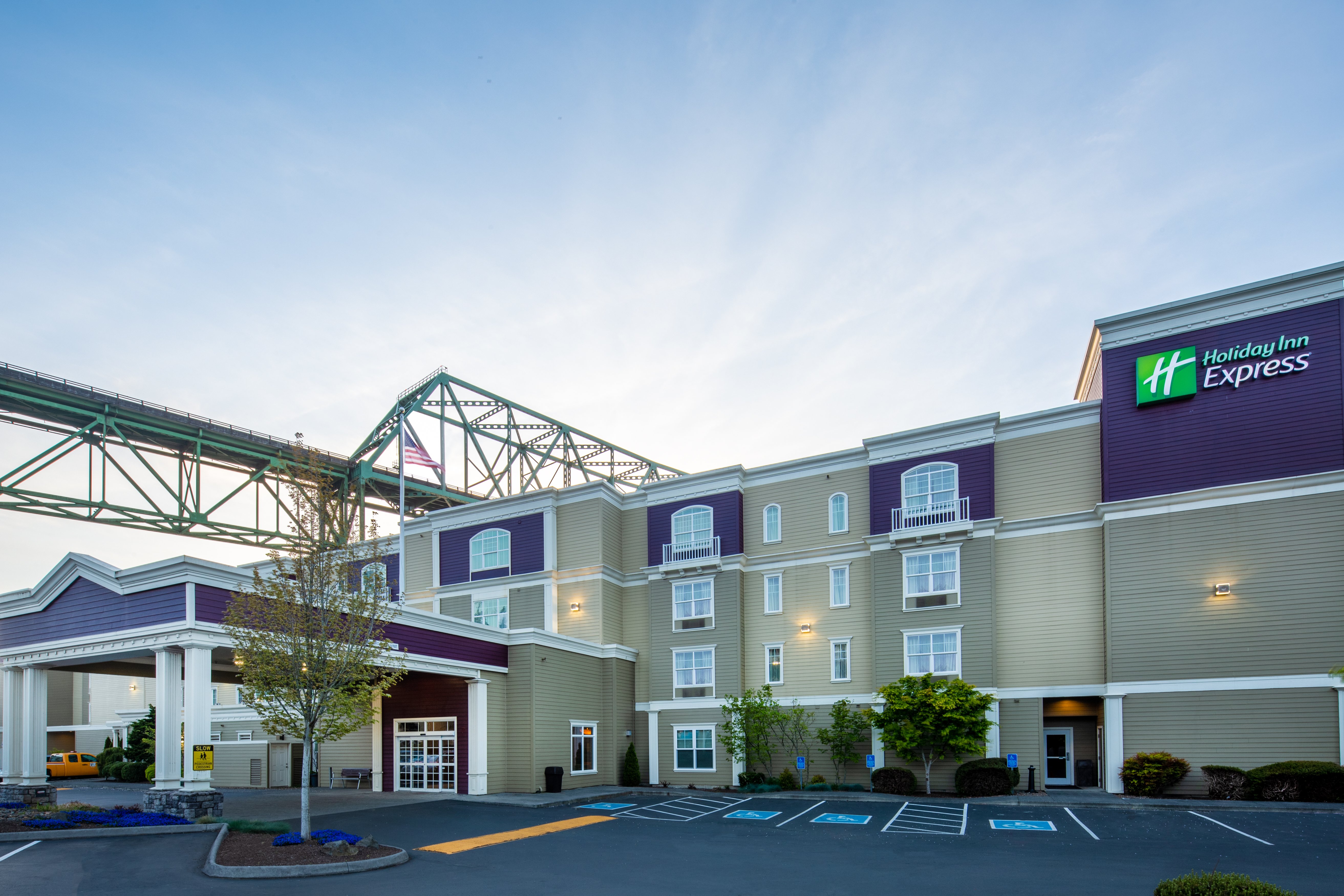 Holiday Inn Express Hotel Suites Astoria 62/69