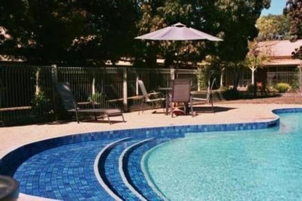 Mansfield Valley Motor Inn 27/31