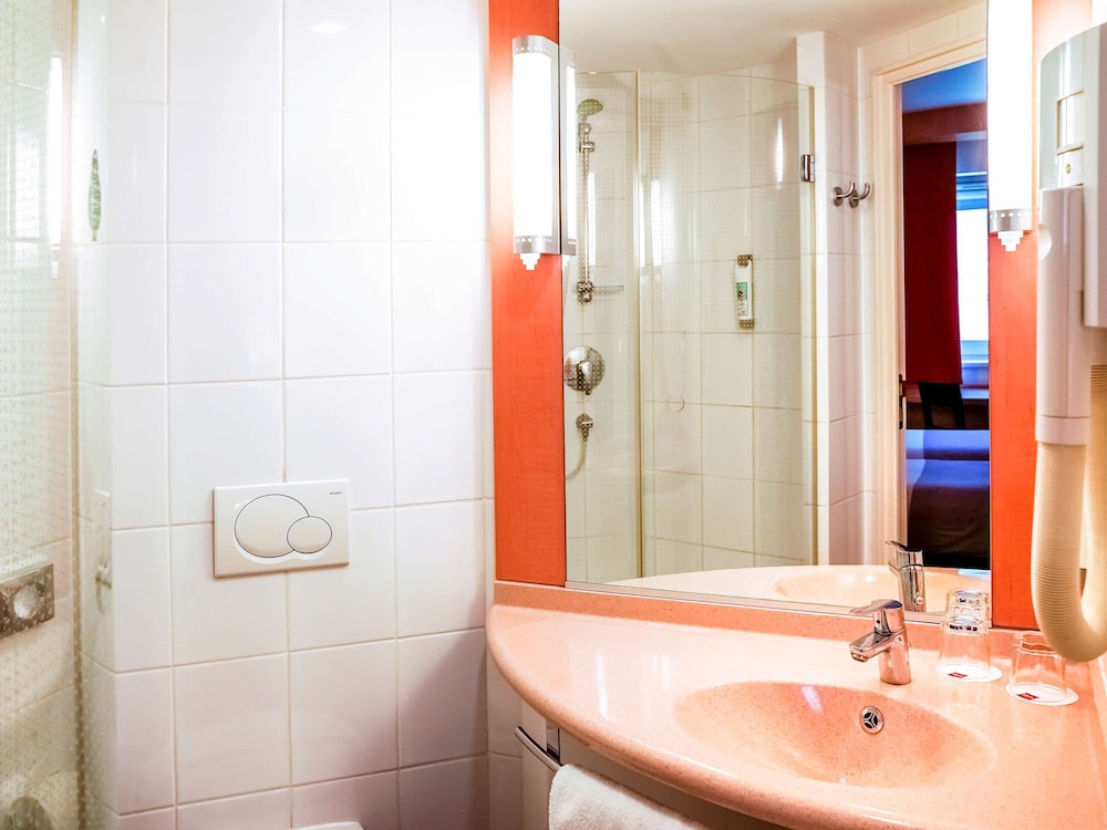 IBIS GYOR 46/48