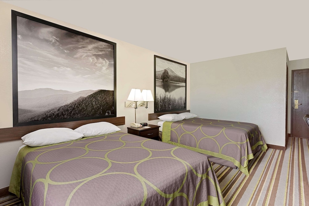 Super 8 by Wyndham Waynesboro 12/36