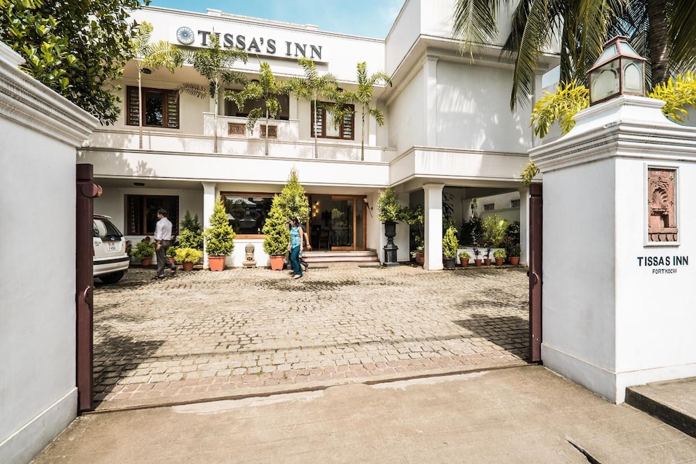 Tissa S Inn 60/66