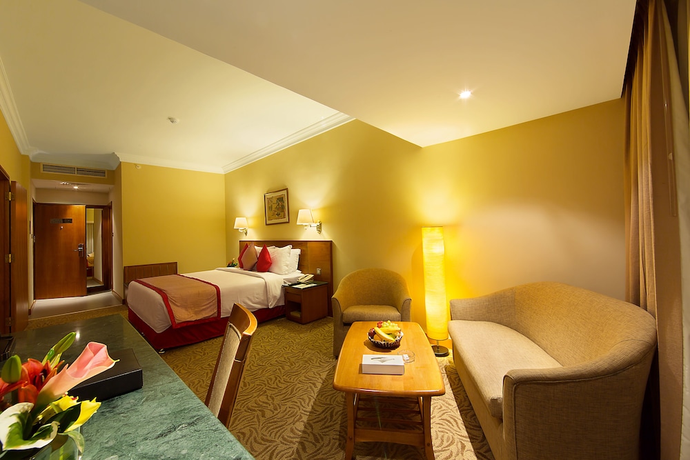 LOTUS GRAND HOTEL 32/50