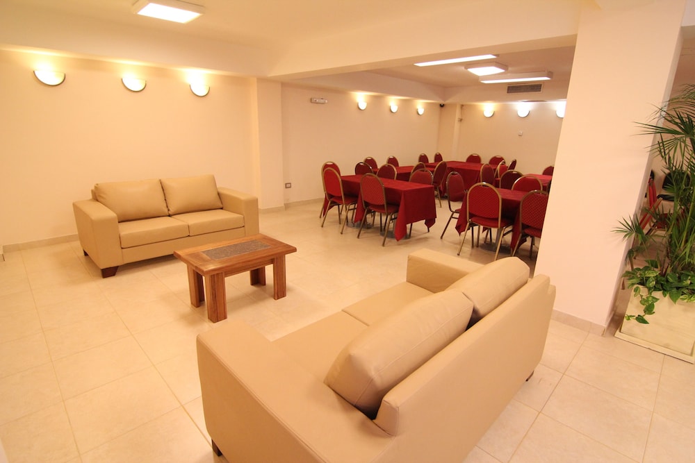 Hotel El Cortijo 25/32