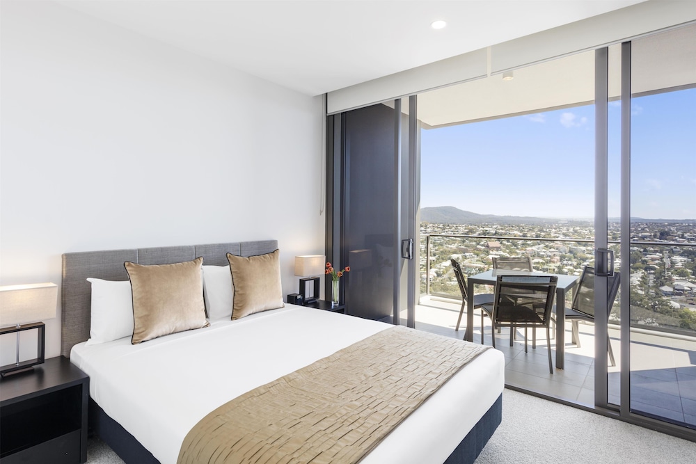 The Milton Brisbane 21/50