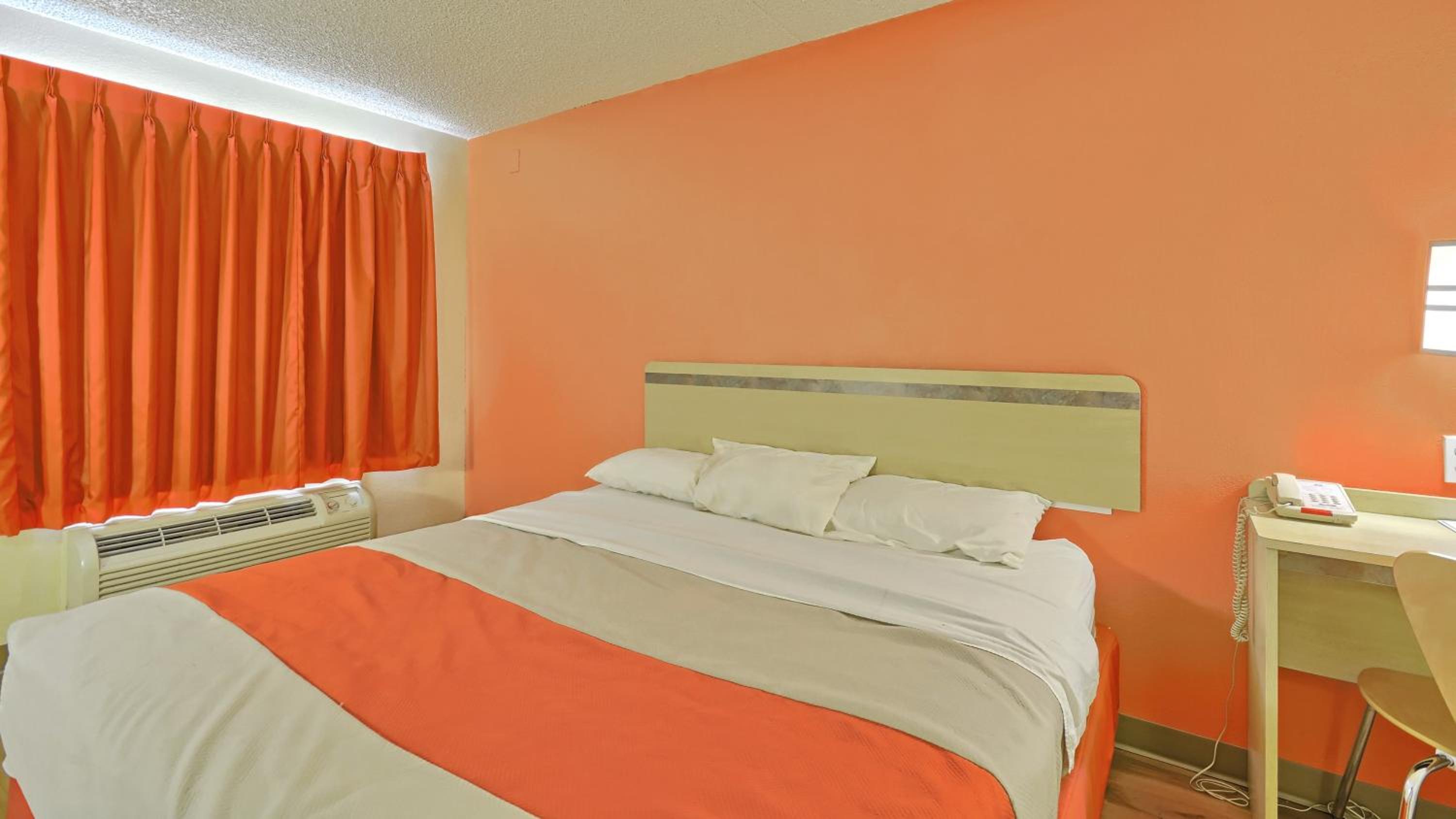 Motel6 Maple Shade Township, NJ - Philadelphia - Mt Laurel 24/42