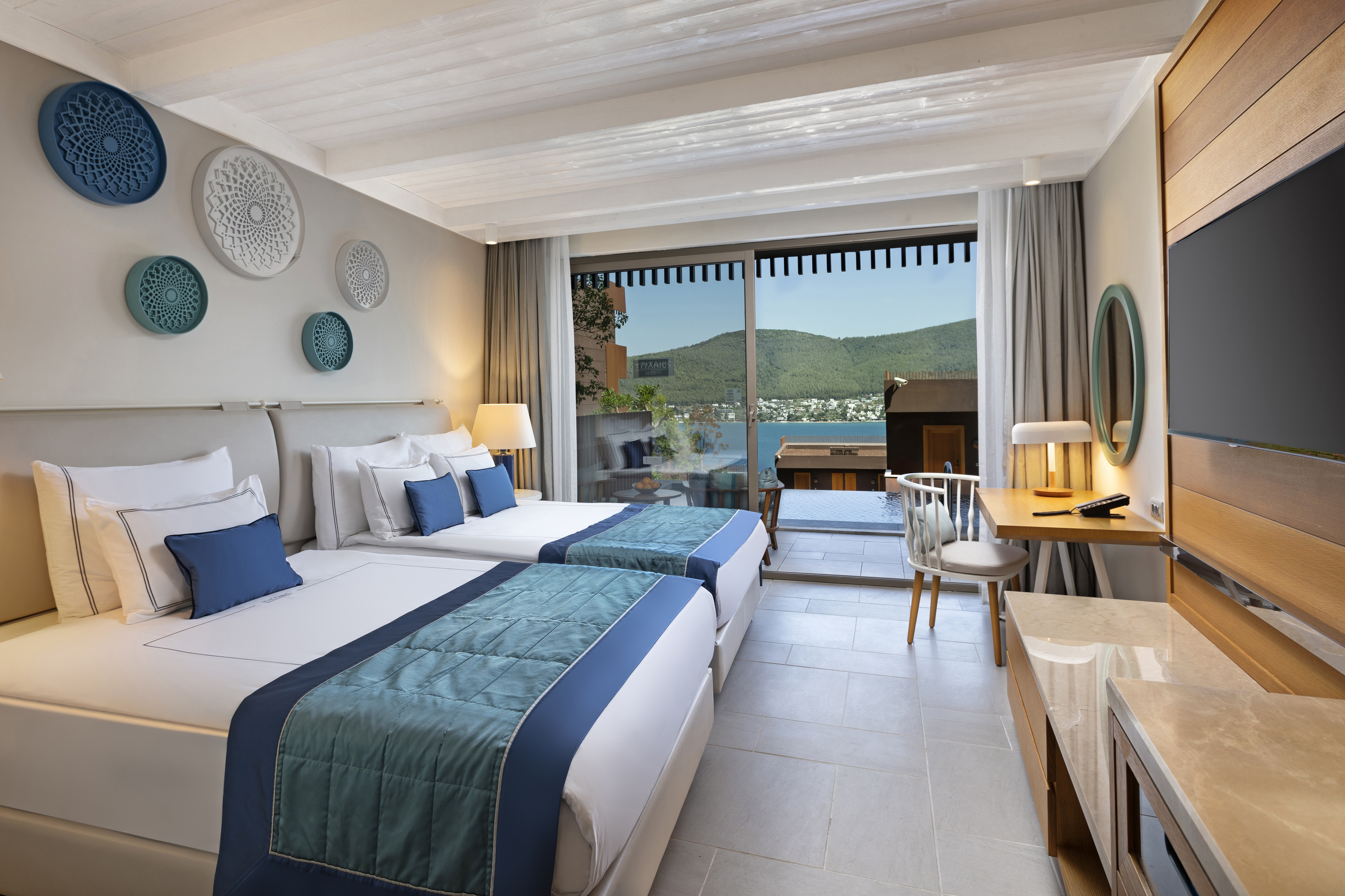 SWIM UP STANDARD ROOM
