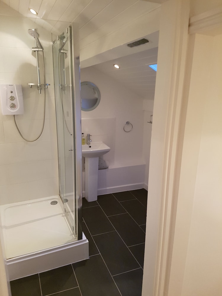 Ty Helyg Guest House 49/50