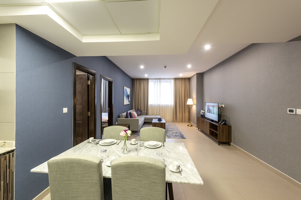 Luxe Grand Hotel Apartments 107/113