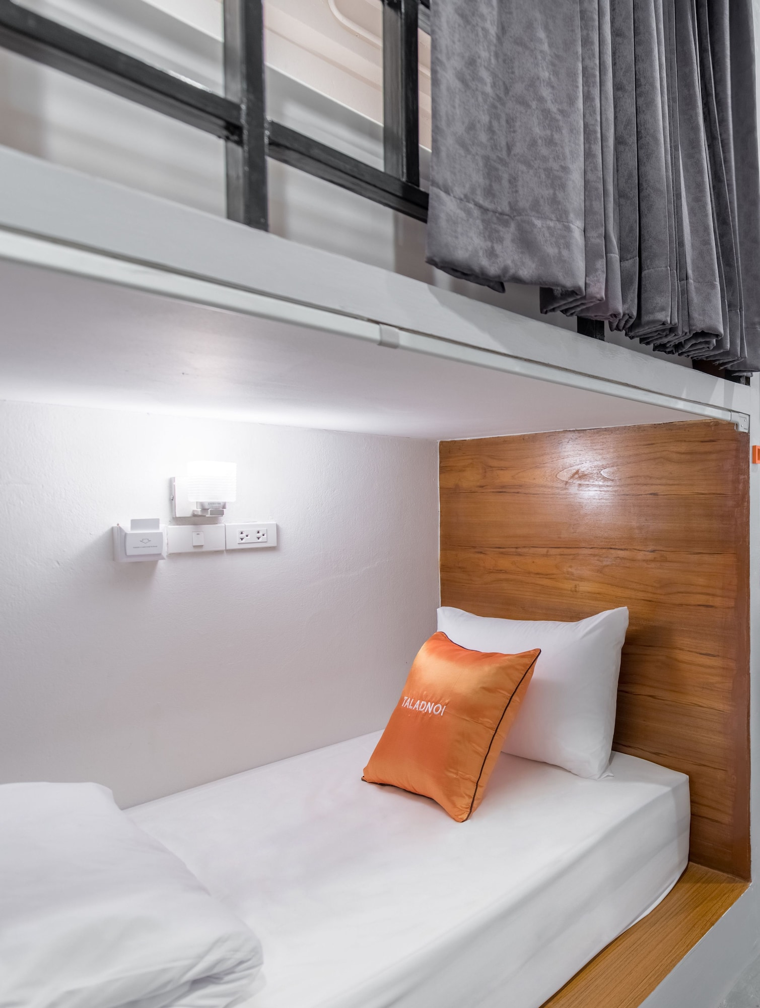 BASIC, TWIN BEDS, SHARED BATHROOM