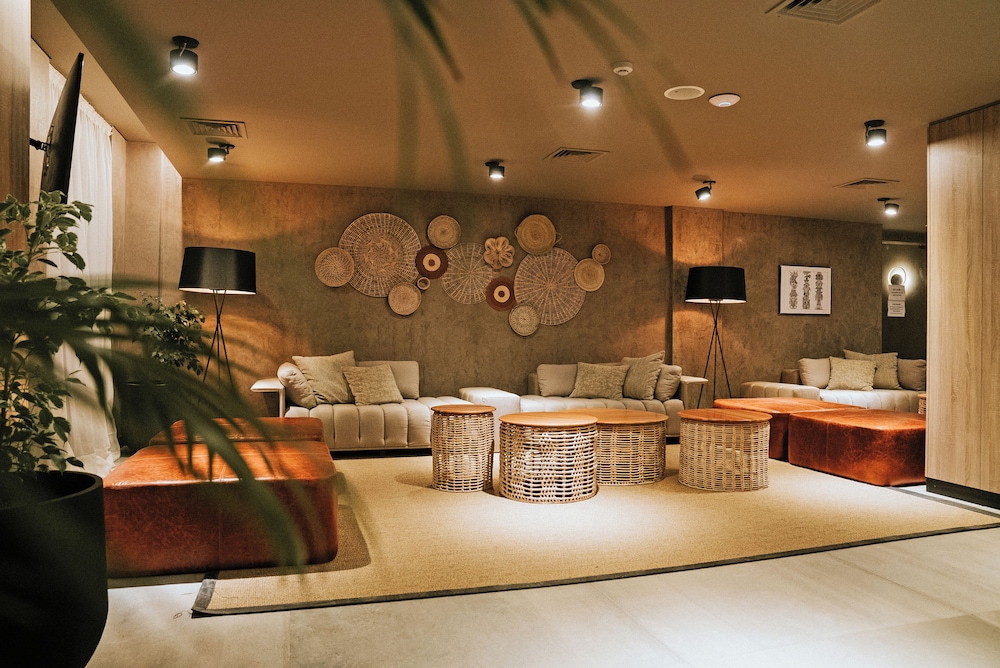 Howard Johnson by Wyndham Resistencia La Ribera 36/48