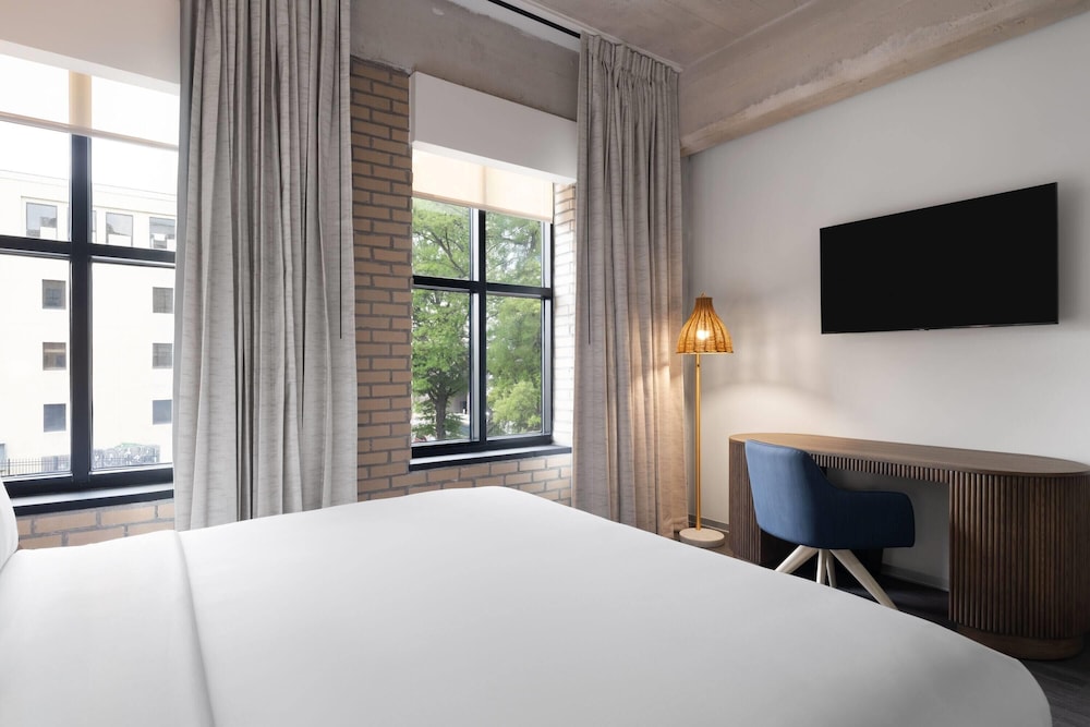 STANDARD, KING BED