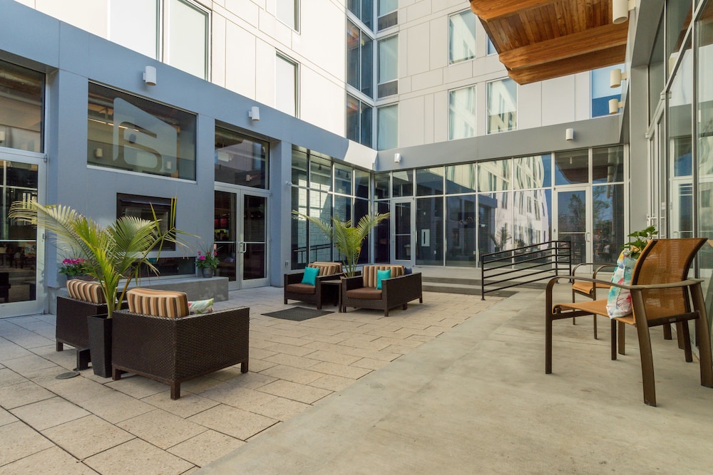 Aloft Charleston Airport & Convention Center 27/36