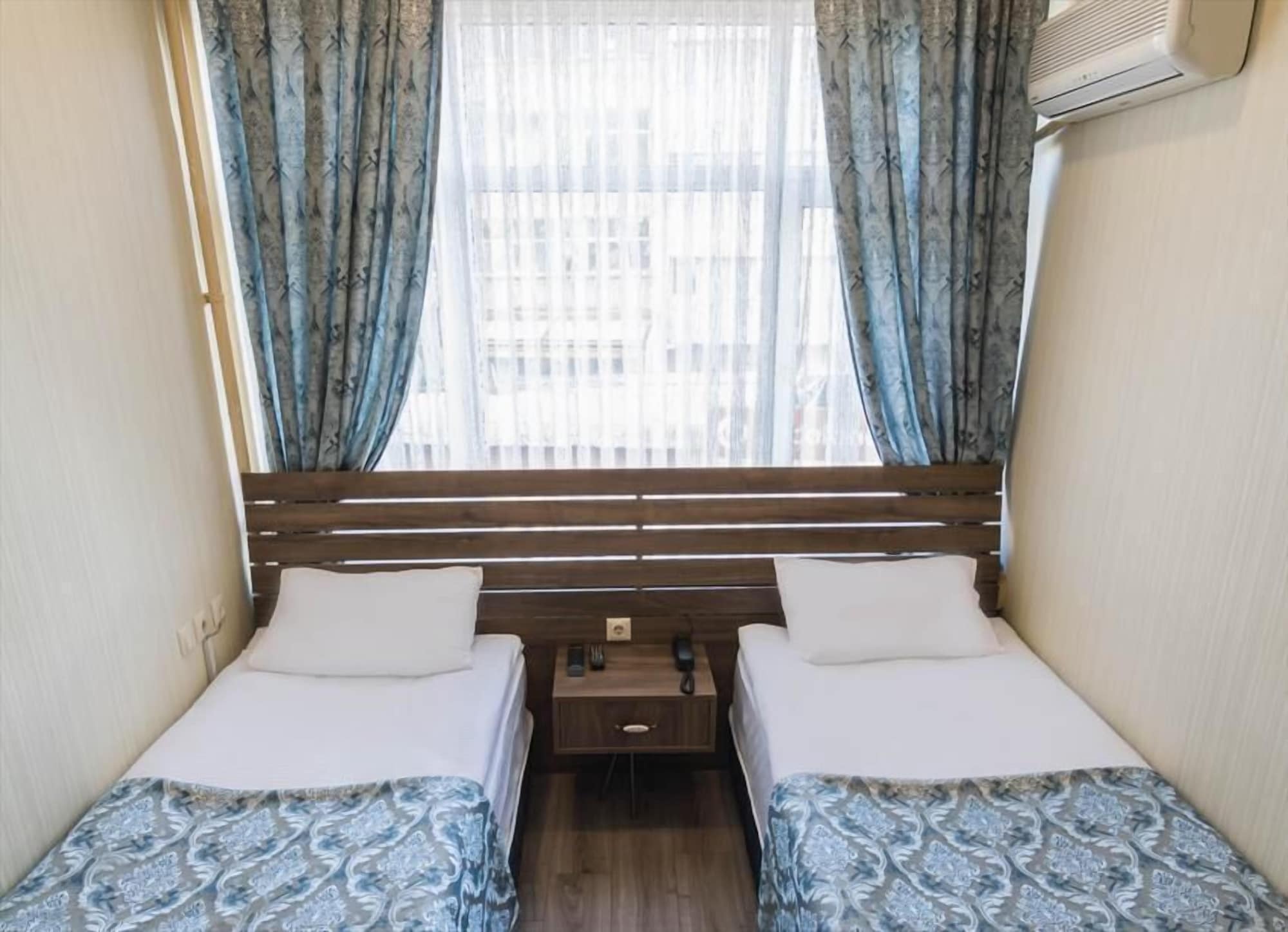 STANDARD, TWIN BEDS, PRIVATE BATHROOM