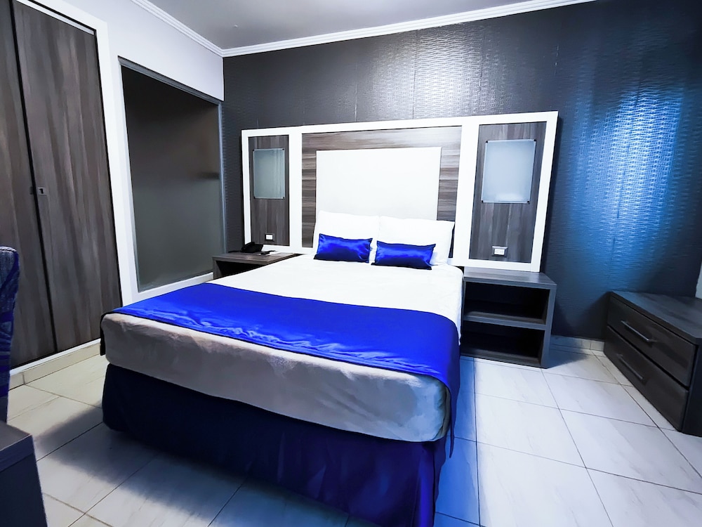 EXCLUSIVE, QUEEN BED