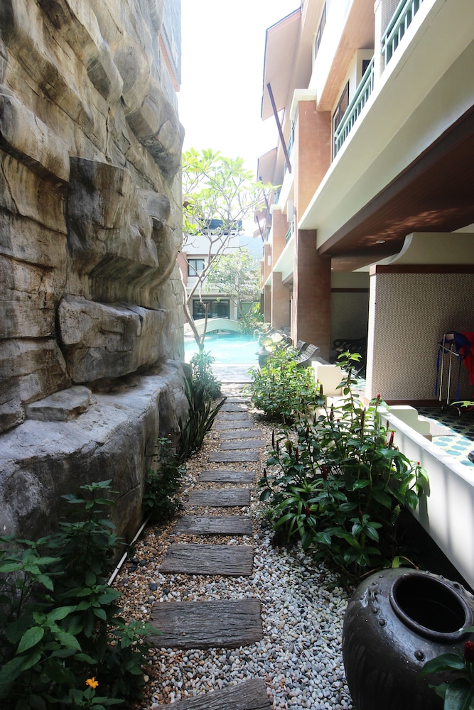 P P Palmtree Resort 5/50