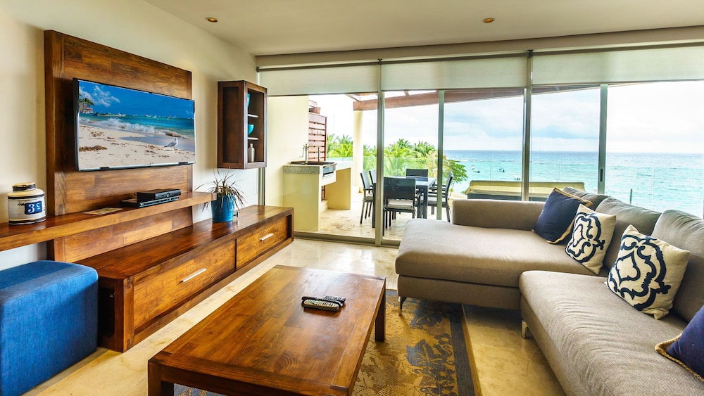 The Elements Oceanfront & Beachside Condo Hotel 29/50