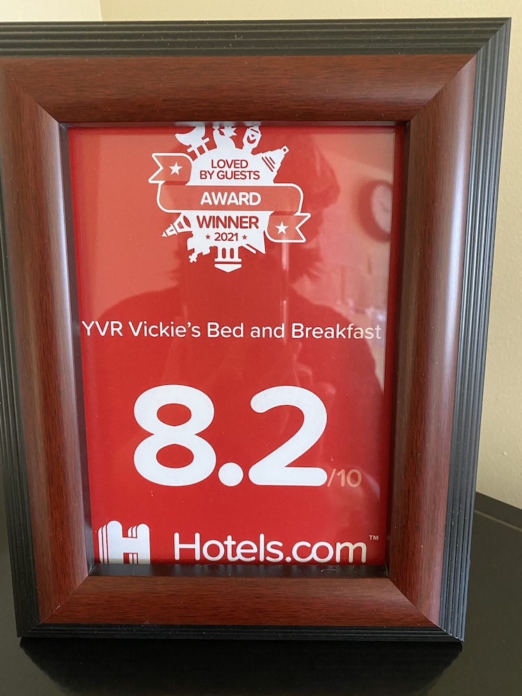 YVR Vickies Bed and Breakfast 10/57