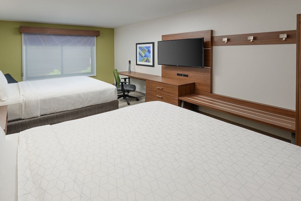 Holiday Inn Express Hotel & Suites Tullahoma 12/47