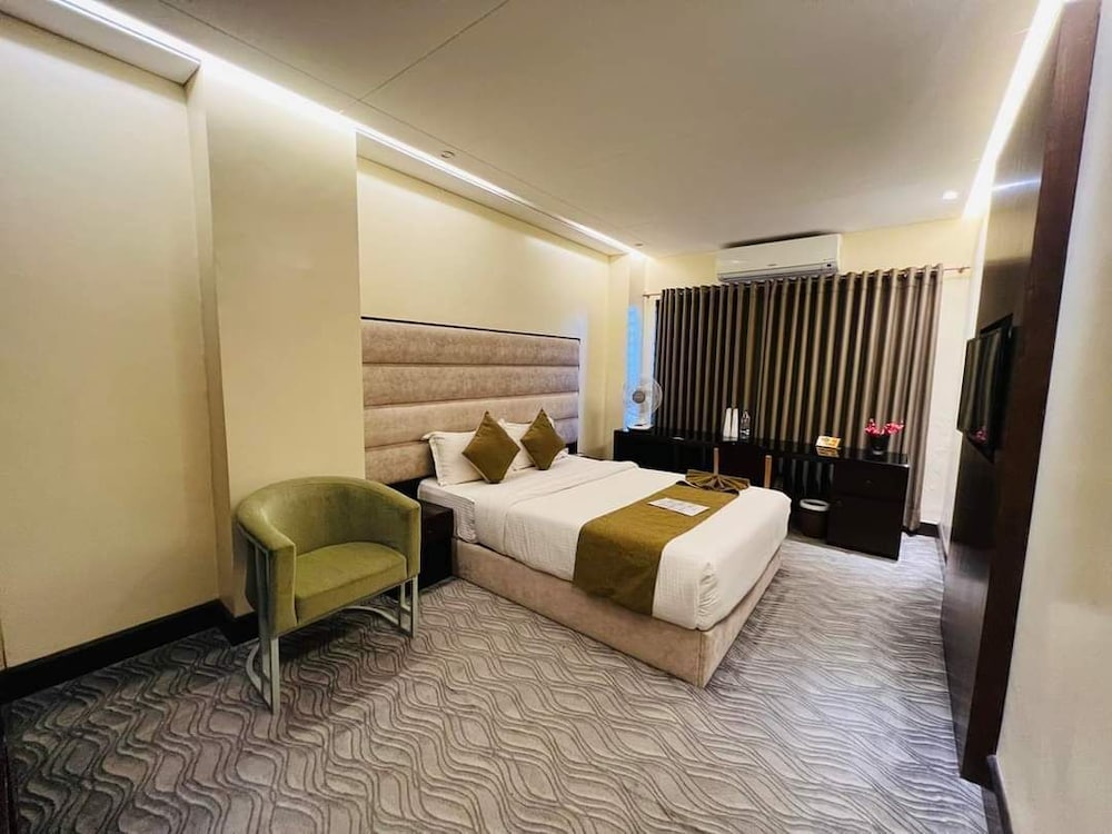 Richmond Hotel 4/34
