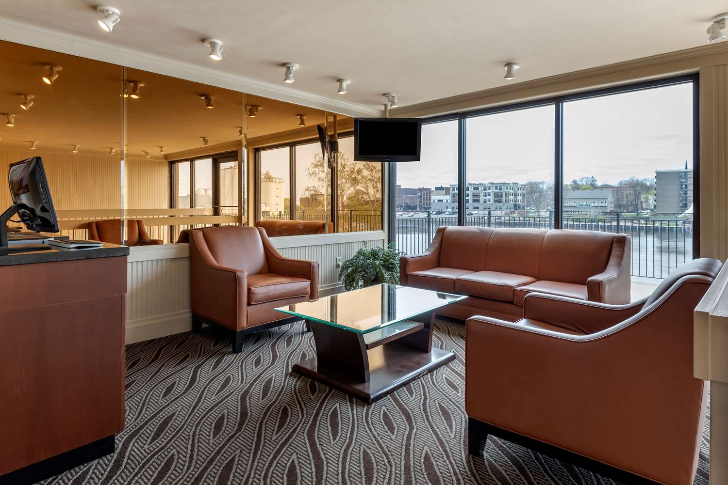 Best Western Plus Oswego Hotel And Conference Center 13/24