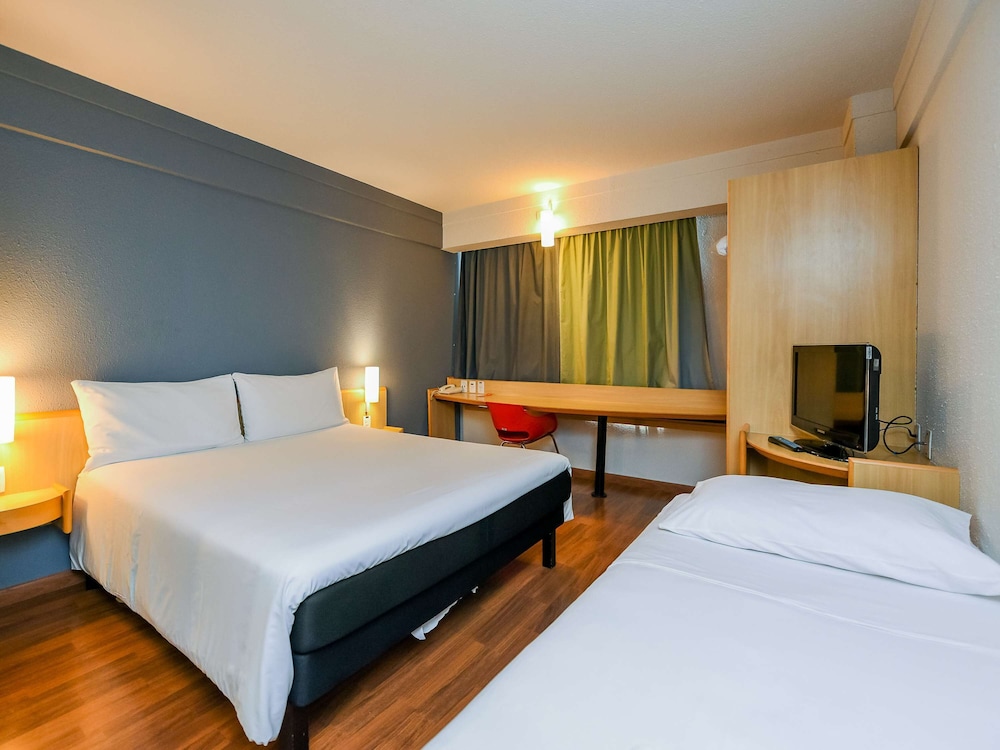 Standard, 1 Double and 1 Single Bed
