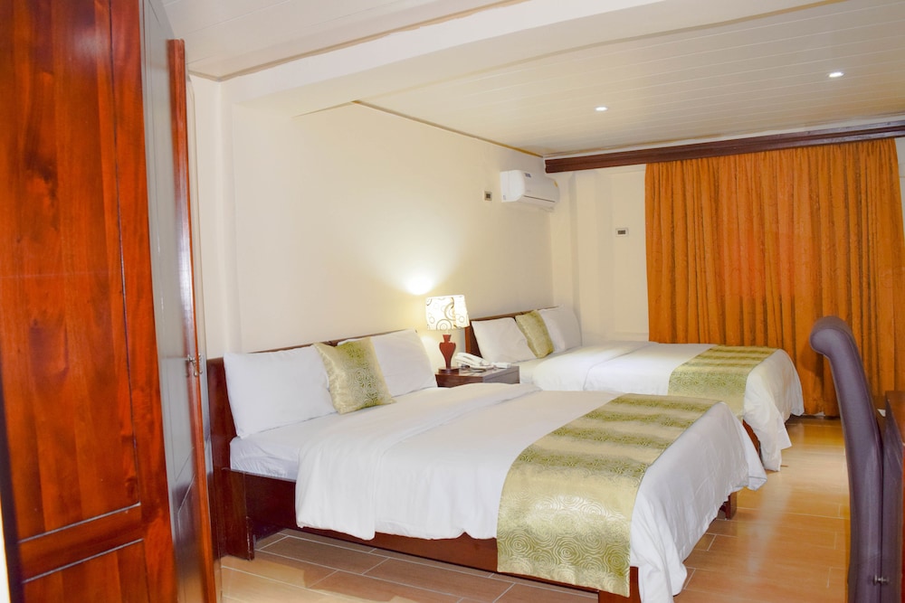 The Cape Hotel 9/50