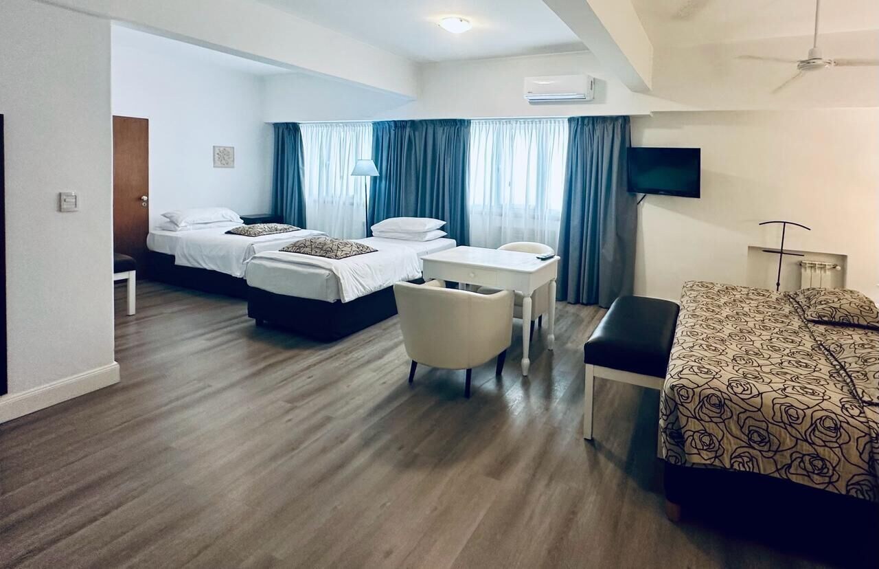 غرفة سوبيريور رباعية بسرير كينج وسريرين منفصلين، HOTEL TOLOSA 7/10