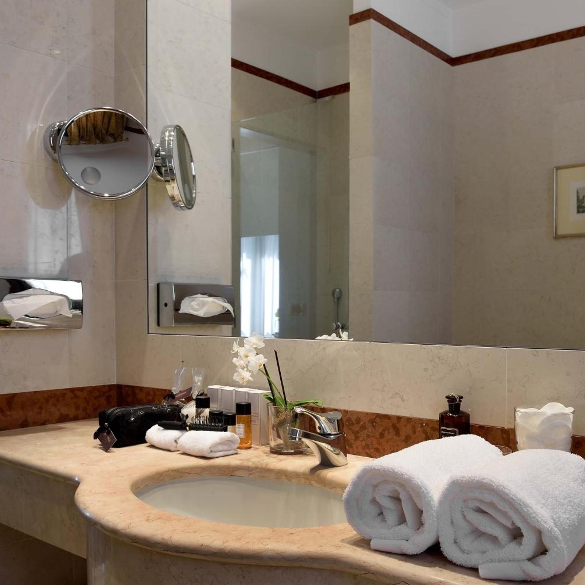 Junior Suite, Canal View, Side