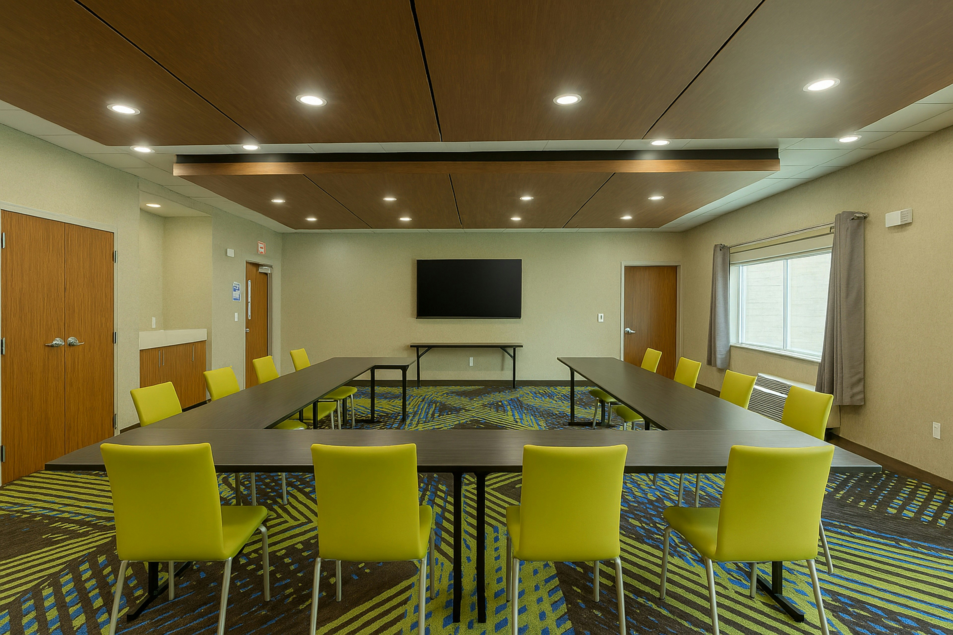 Holiday Inn Express Suites Lindale 55/68