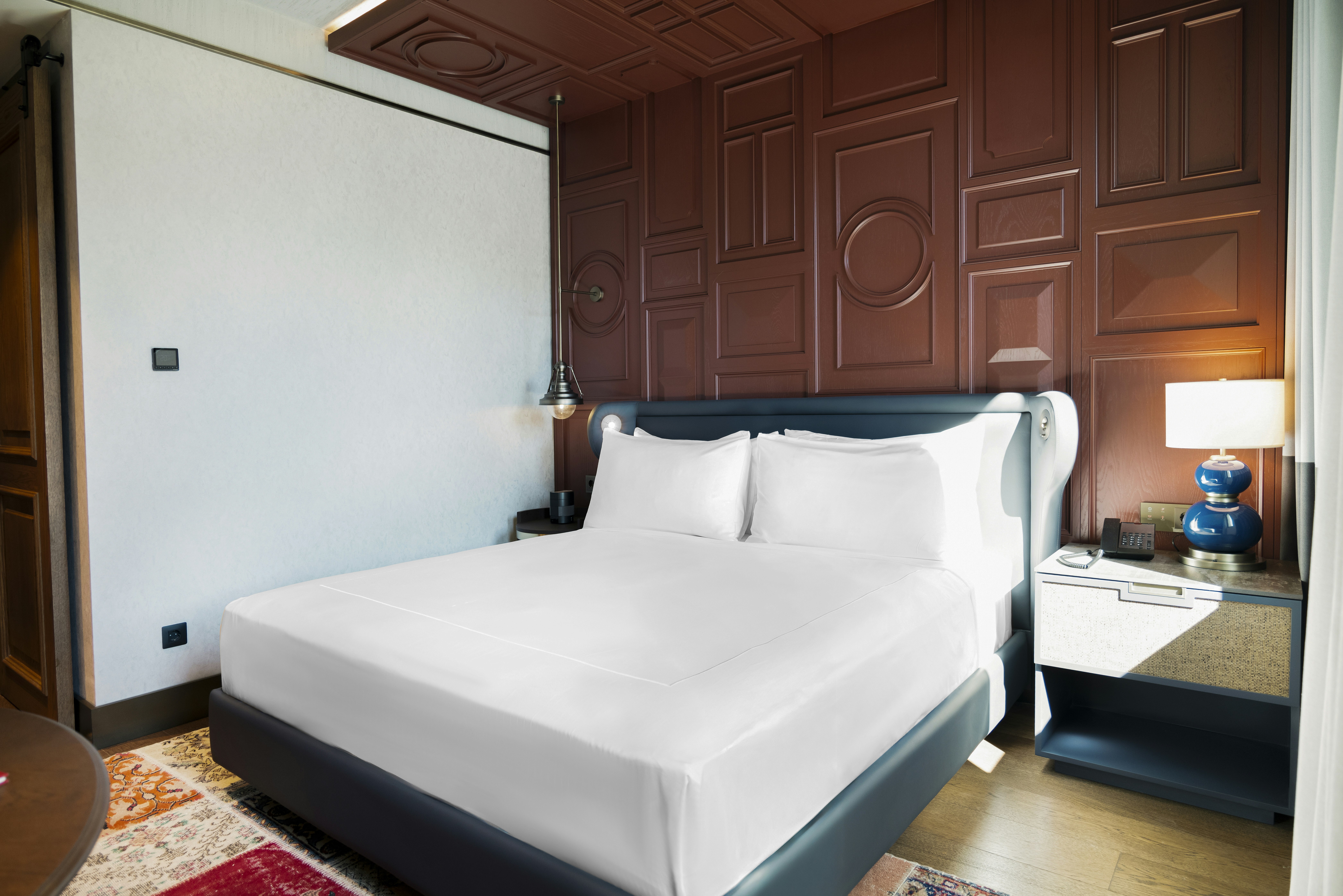 ROOM, KING BED