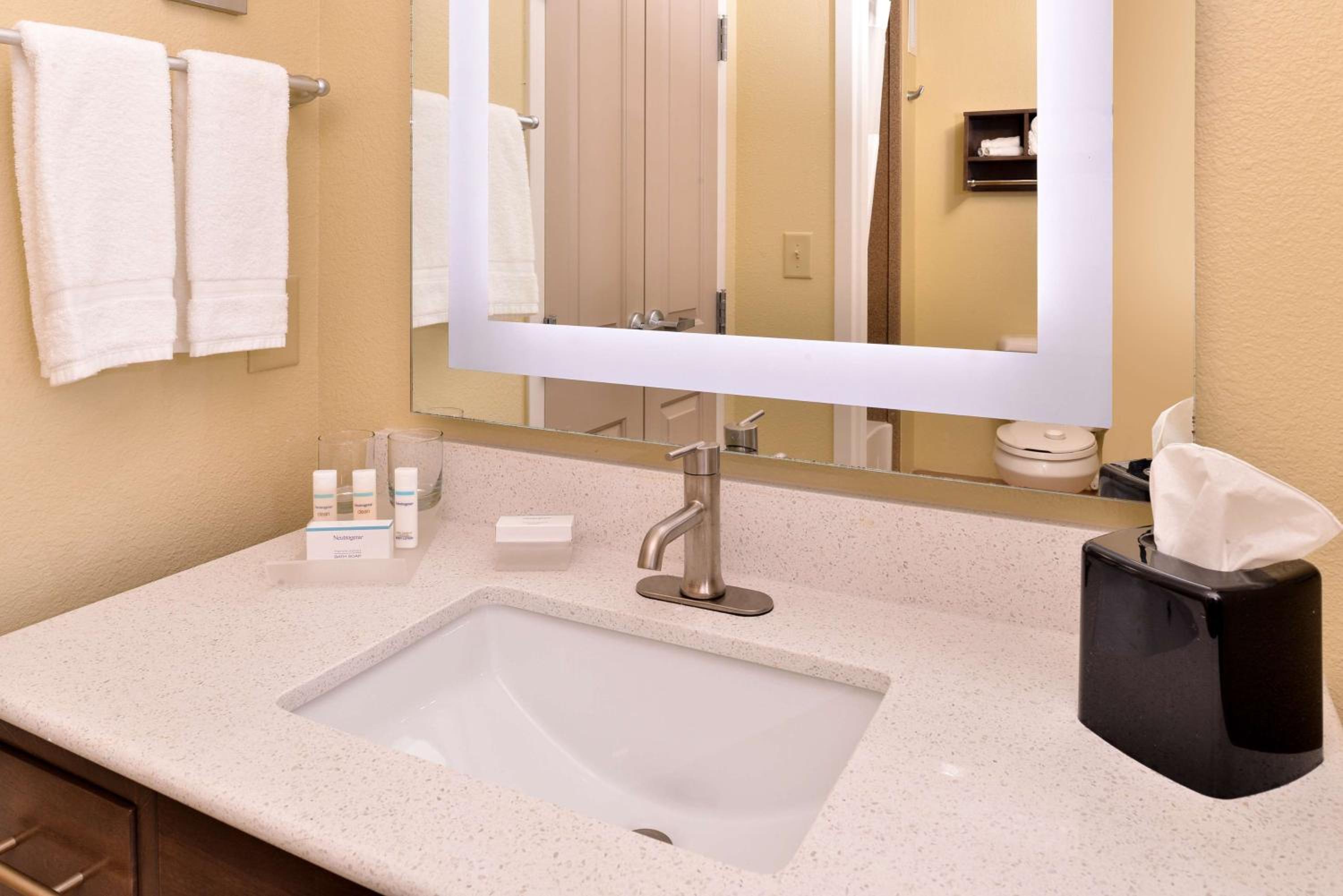 1 Bedroom, Suite, 2 Queen Beds, Sofa, Homewood Suites by Hilton Houma LA 5/6