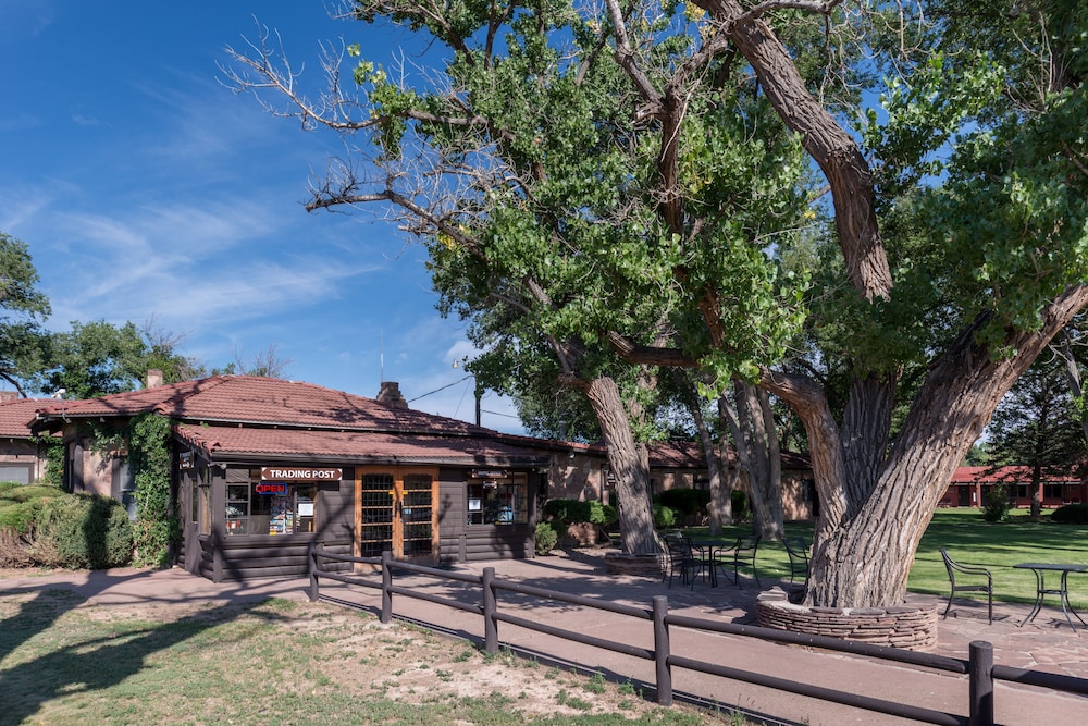 Thunderbird Lodge 42/48