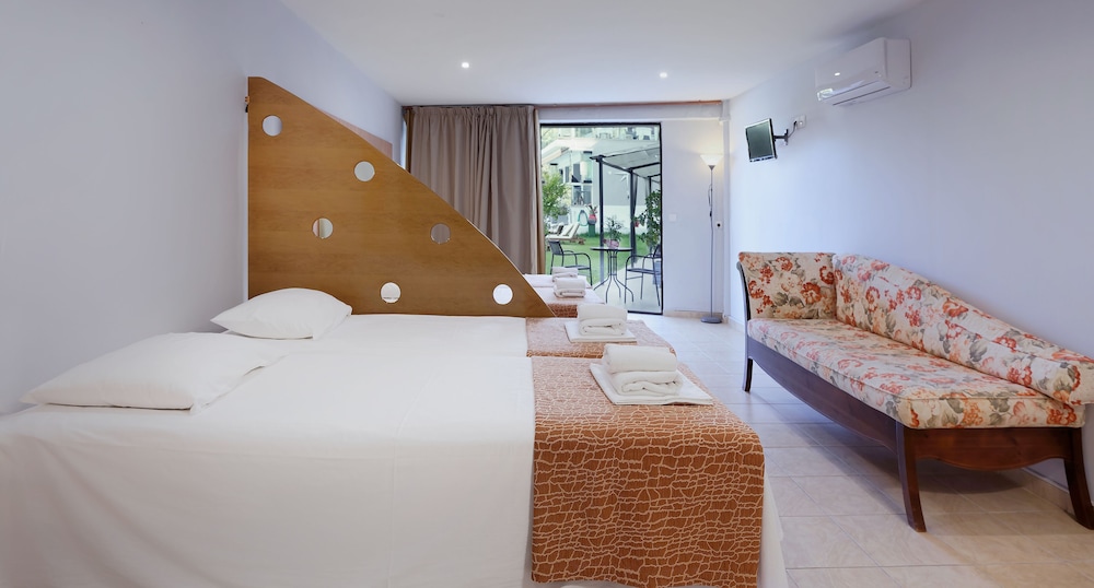 Punta Hotel 21/67