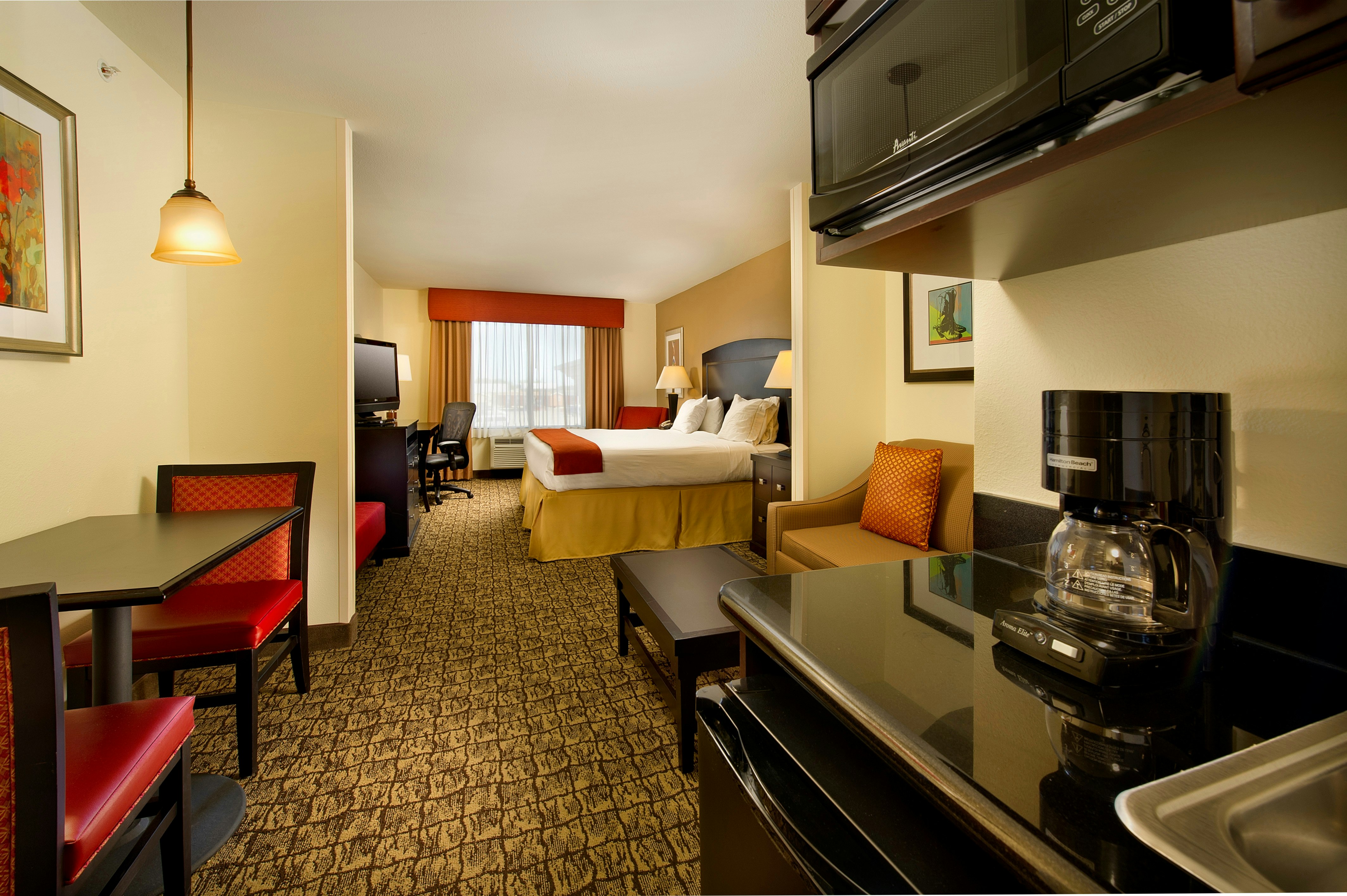 Holiday Inn Express Hotel Suites Uvalde 37/55