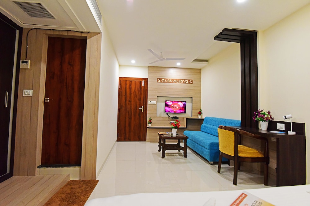 Hotel Dayal Paradise 23/26