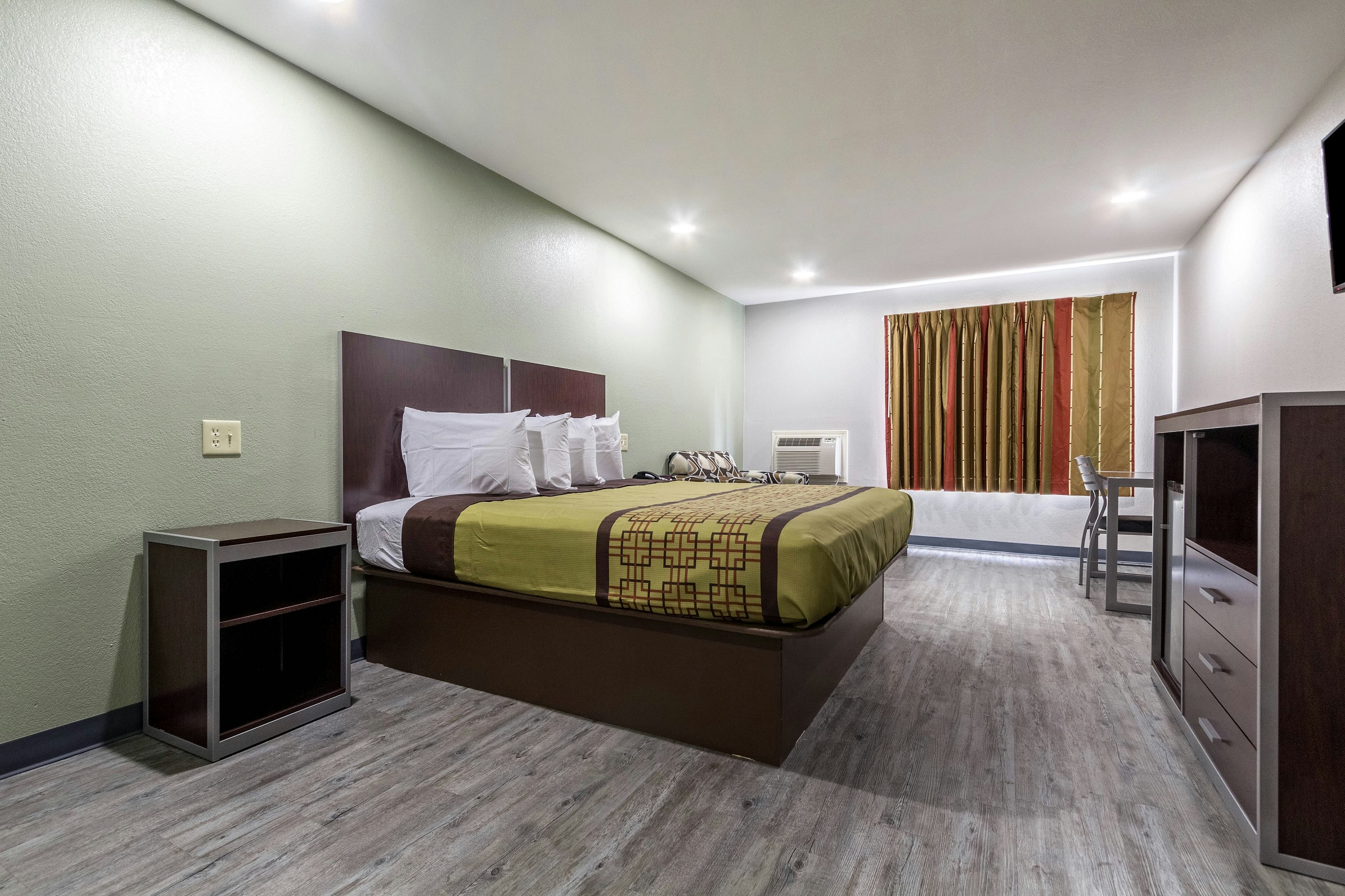 Scottish Inn and Suites Tomball TX 8/24