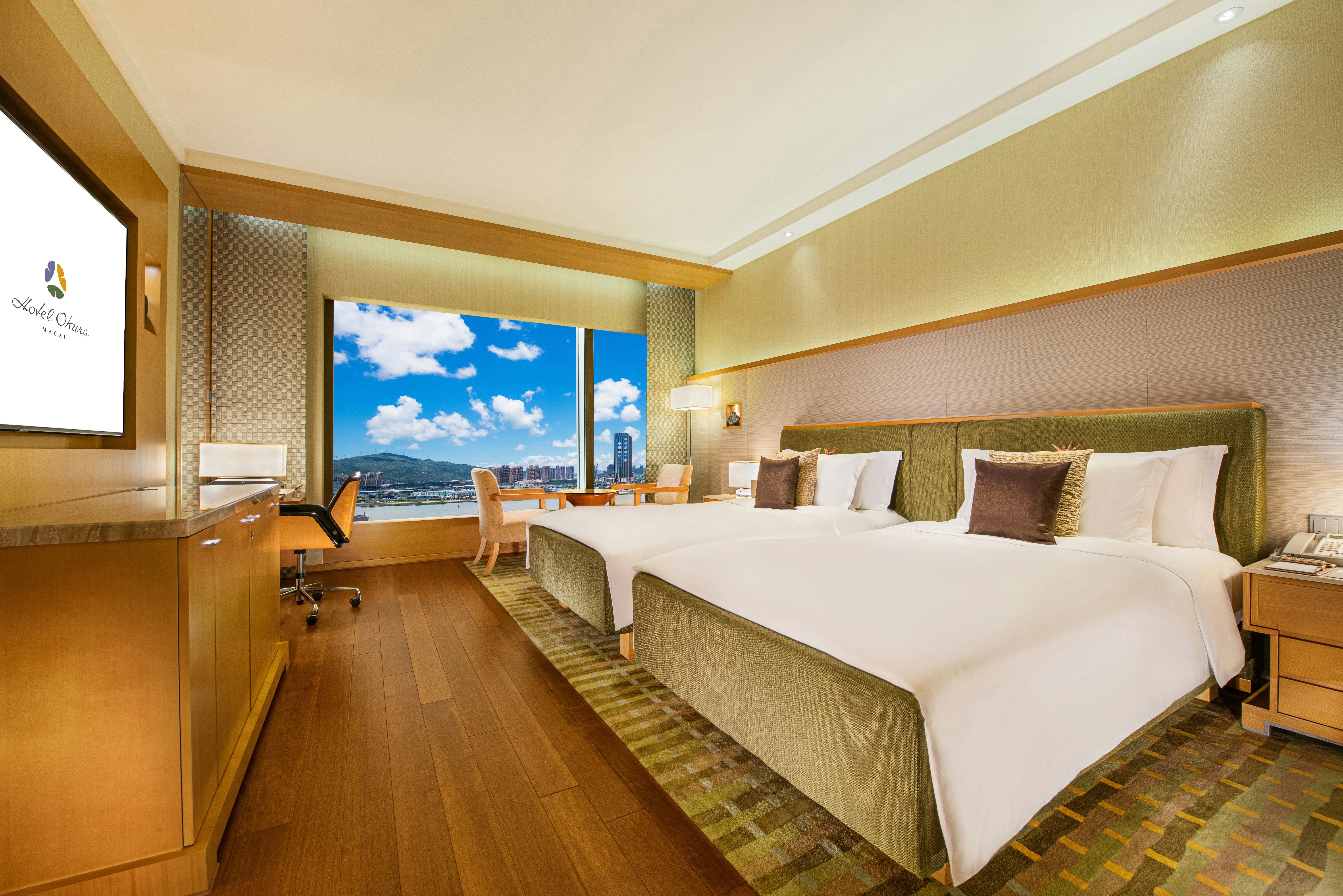 DELUXE, TWIN BEDS