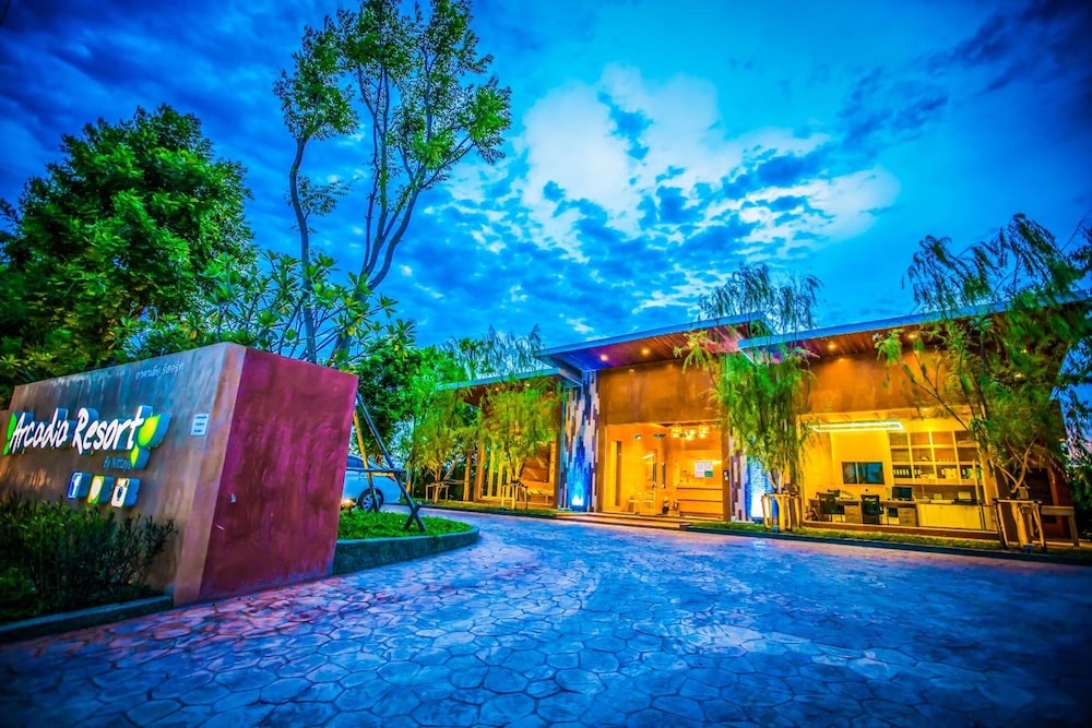 Arcadia Resort 33/38