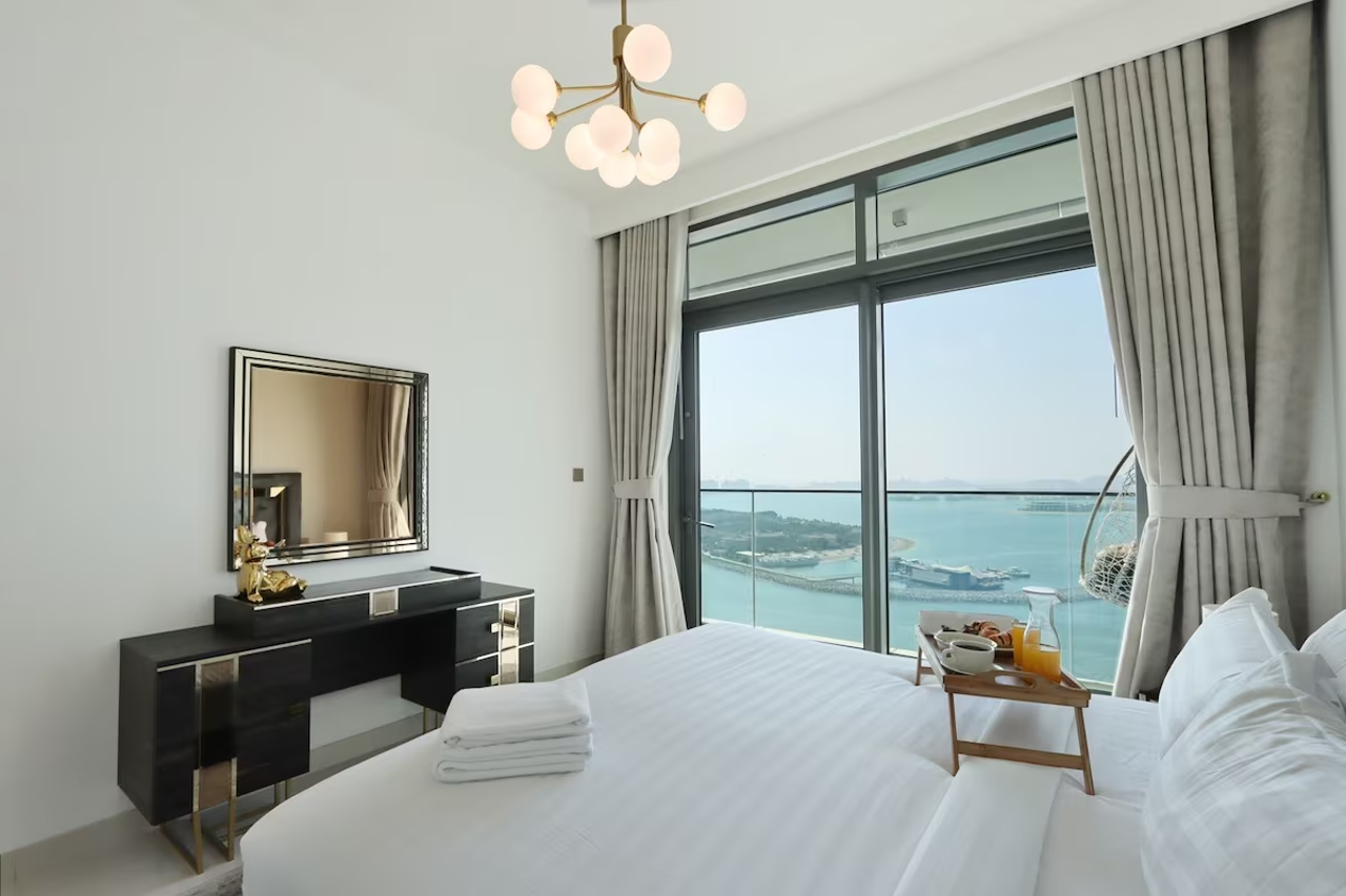 Room at 2BR Full panoramic Sea View and Beach Access, DUBAI