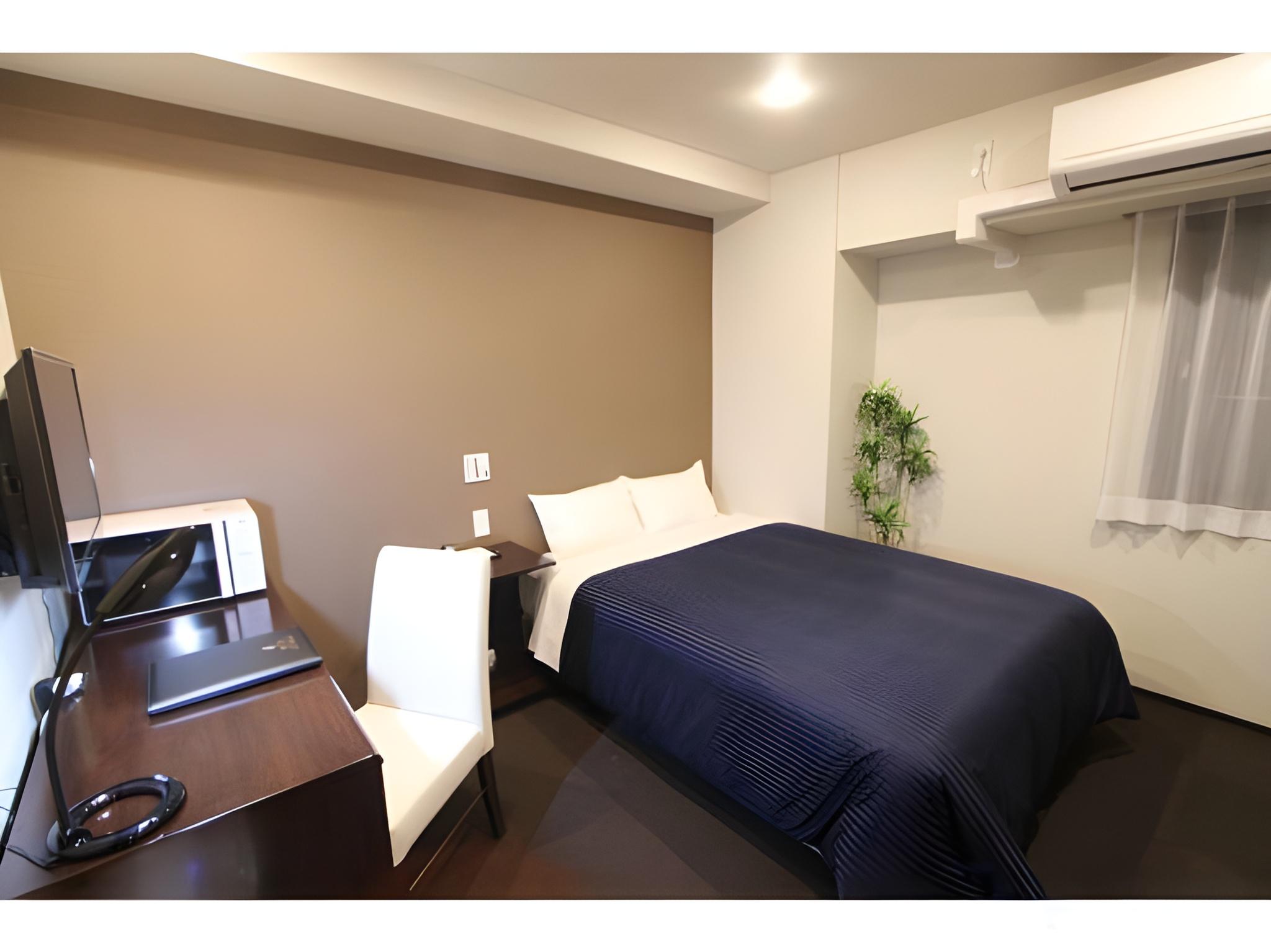 ROOM, DOUBLE BED, SMOKING
