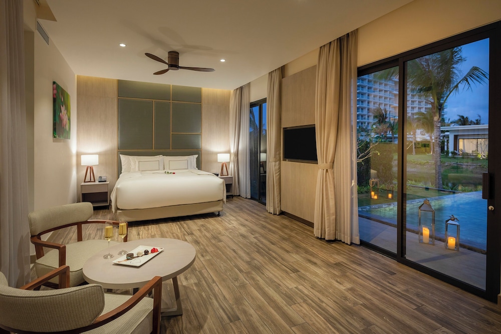 1 Bedroom, Pool, the Level, Villa, King Bed, Lake Front