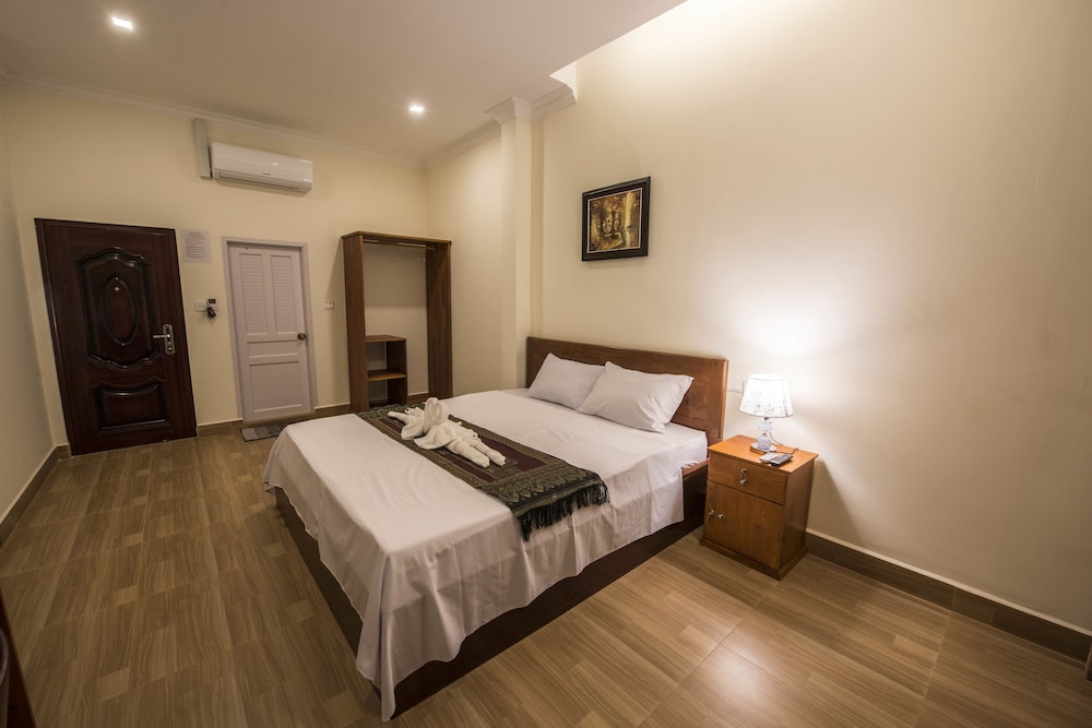 Phnom Penh Le Vincent Hotel 7/27